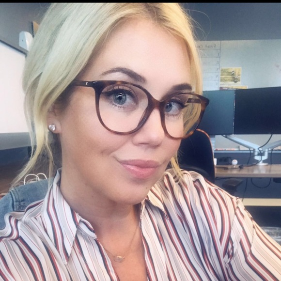 Meet your Posher, Katie - Picture 1 of 2